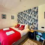 Cosy Apartment Near The Sea And Town Centre With Parking